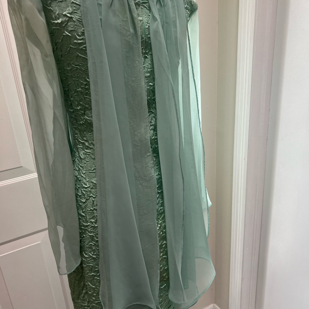 Stunning Satin Bodicon Dress with Beaded Bust&Flowing Chiffon Accents - Picture 9 of 15